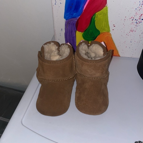 Baby girl UGGS size 2-3 months - Picture 3 of 4